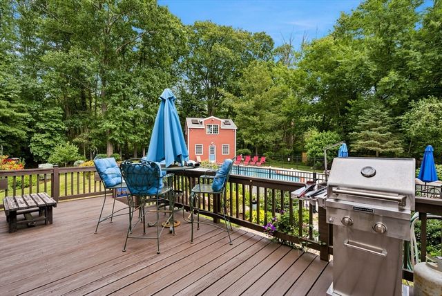 24 Crossbow Ln, North Andover, MA 01845