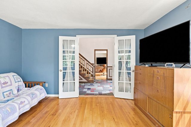 24 Crossbow Ln, North Andover, MA 01845