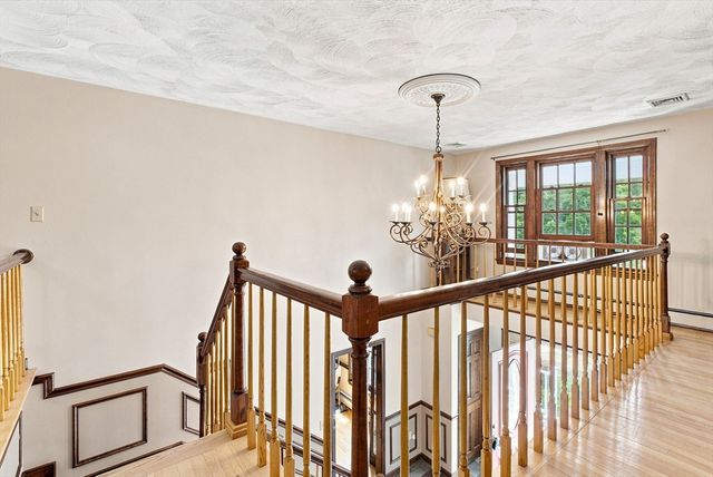24 Crossbow Ln, North Andover, MA 01845