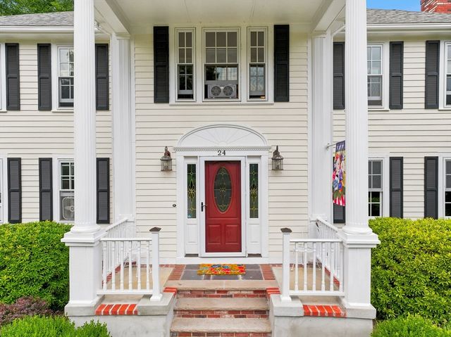 24 Crossbow Ln, North Andover, MA 01845