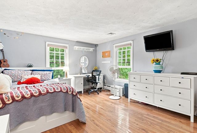 24 Crossbow Ln, North Andover, MA 01845