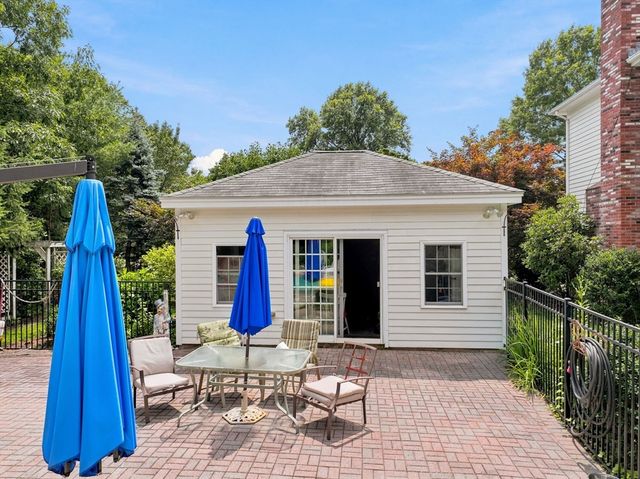 24 Crossbow Ln, North Andover, MA 01845