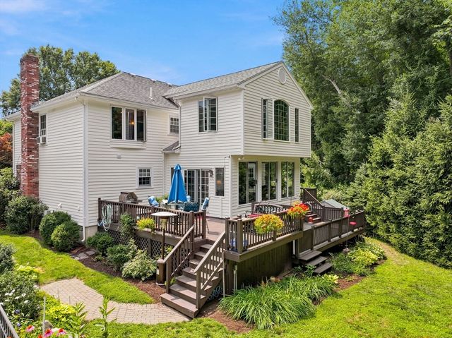 24 Crossbow Ln, North Andover, MA 01845