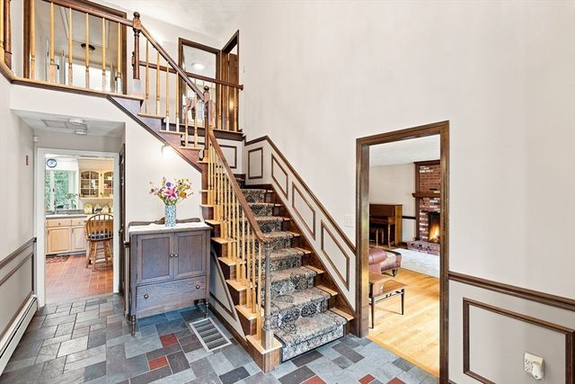 24 Crossbow Ln, North Andover, MA 01845