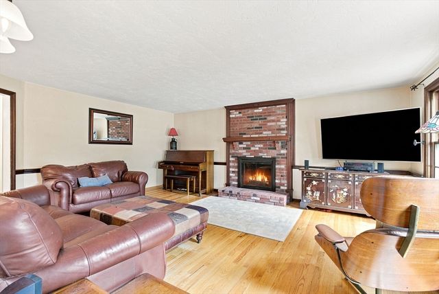 24 Crossbow Ln, North Andover, MA 01845