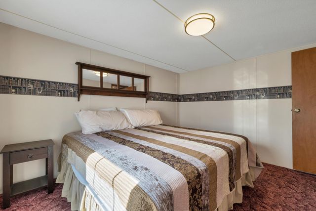 69 Oak Drive, North Hampton, NH 03862