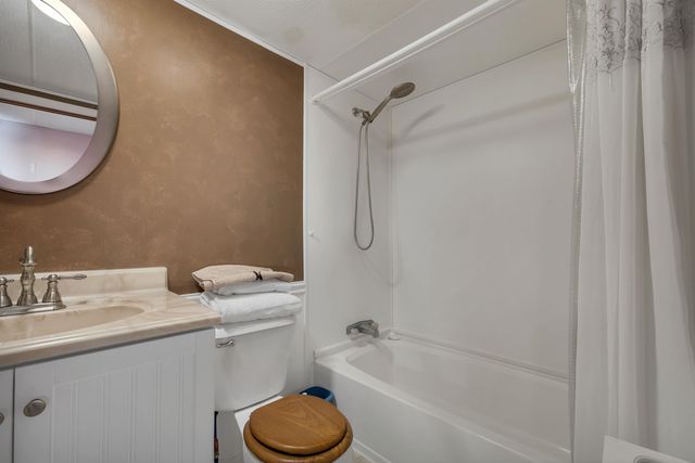 69 Oak Drive, North Hampton, NH 03862