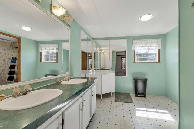 69 Oak Drive, North Hampton, NH 03862