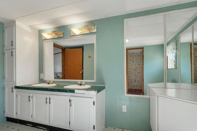 69 Oak Drive, North Hampton, NH 03862