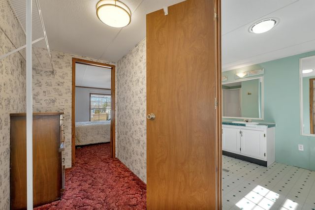 69 Oak Drive, North Hampton, NH 03862