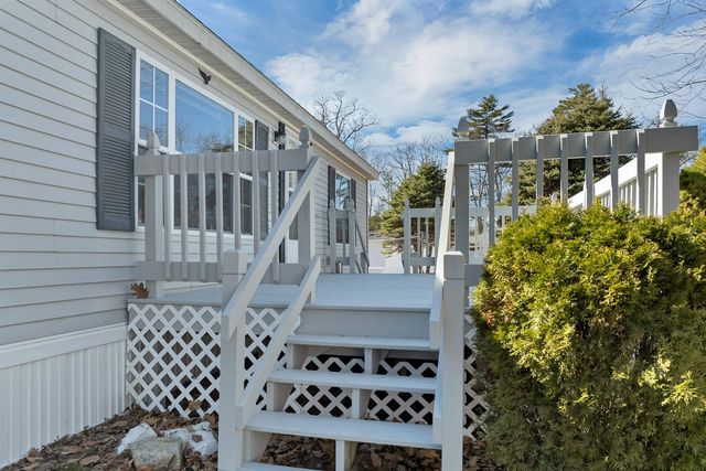 69 Oak Drive, North Hampton, NH 03862