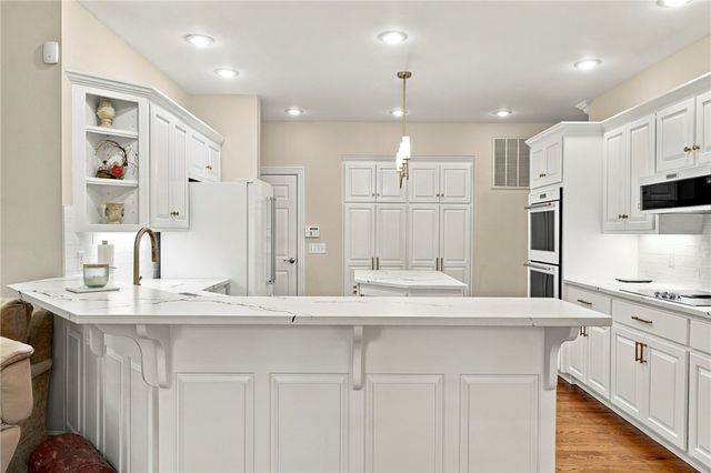 209 Ridgefield, Bentonville, AR 72712