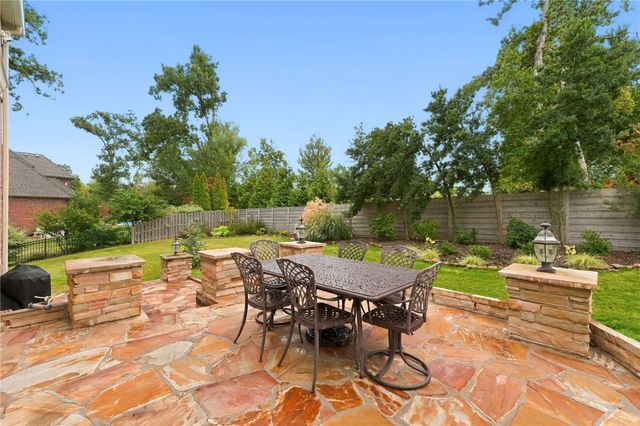 209 Ridgefield, Bentonville, AR 72712