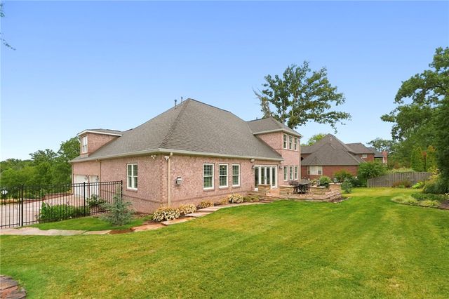 209 Ridgefield, Bentonville, AR 72712