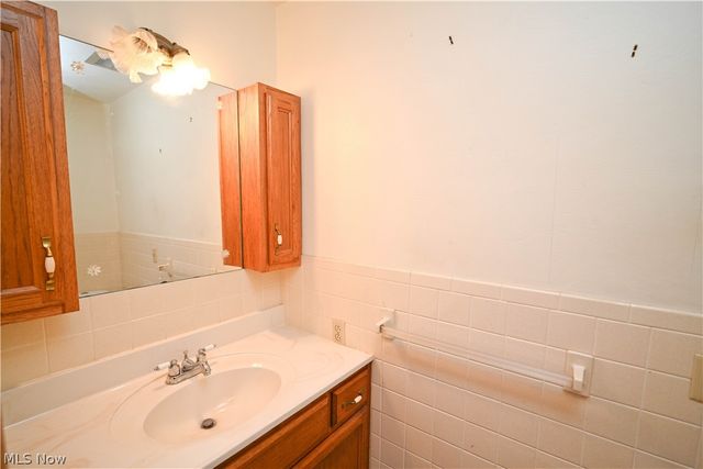 8002 Sigle Lane, Poland, OH 44514