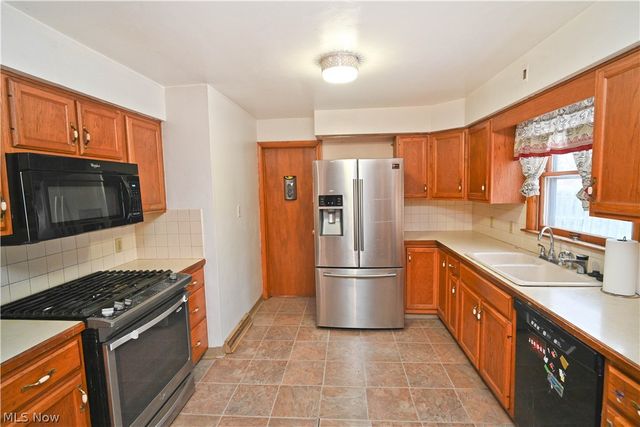 8002 Sigle Lane, Poland, OH 44514