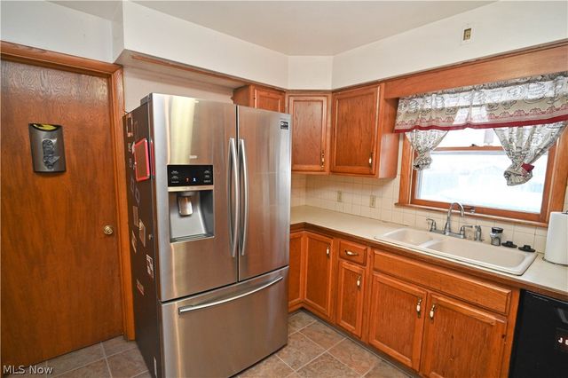 8002 Sigle Lane, Poland, OH 44514