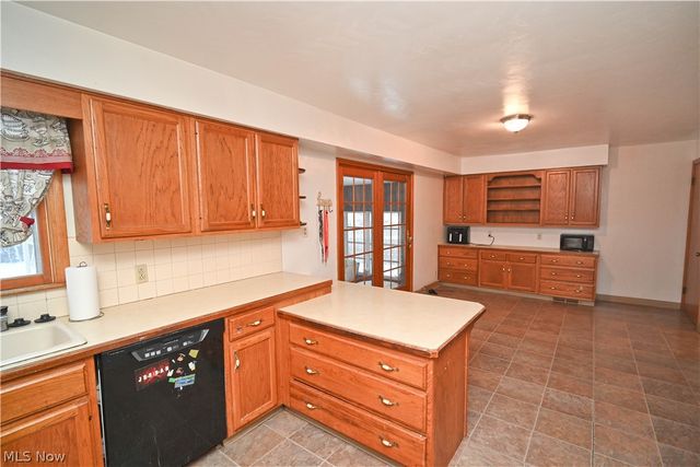 8002 Sigle Lane, Poland, OH 44514