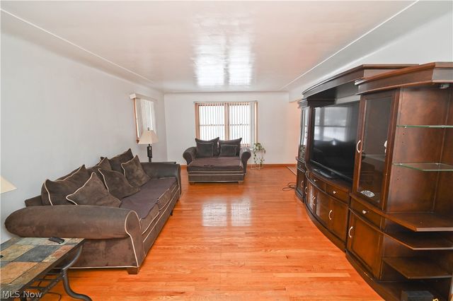 8002 Sigle Lane, Poland, OH 44514