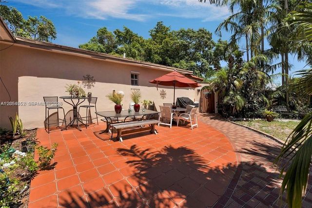 23 SW 8th Street, Hallandale Beach, FL 33009
