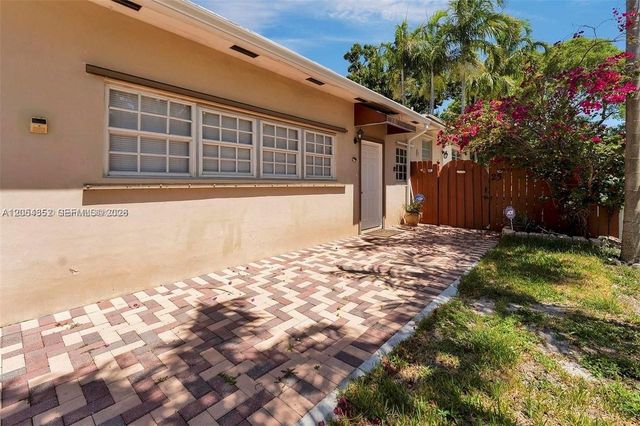 23 SW 8th Street, Hallandale Beach, FL 33009