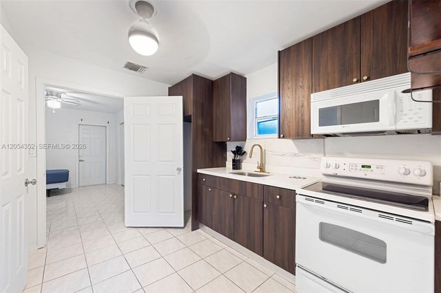 23 SW 8th Street, Hallandale Beach, FL 33009