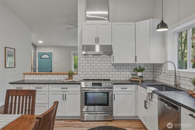 9 Sunnyside Lane, Bellingham, WA 98229