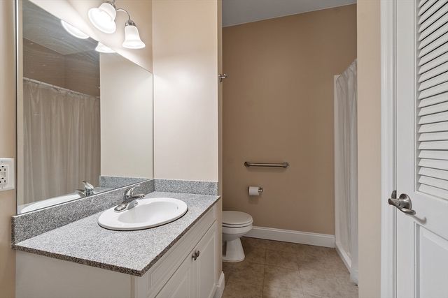 2 Harvest Dr 312, North Andover, MA 01845