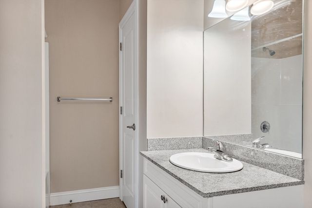 2 Harvest Dr 312, North Andover, MA 01845