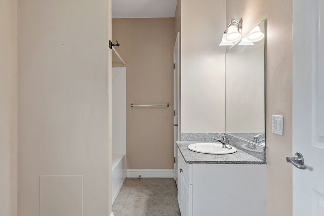 2 Harvest Dr 312, North Andover, MA 01845