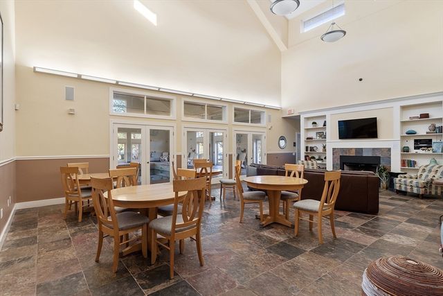 2 Harvest Dr 312, North Andover, MA 01845