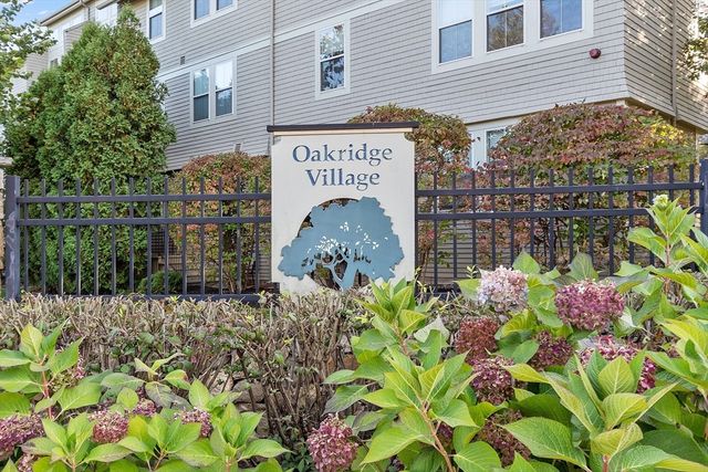 2 Harvest Dr 312, North Andover, MA 01845