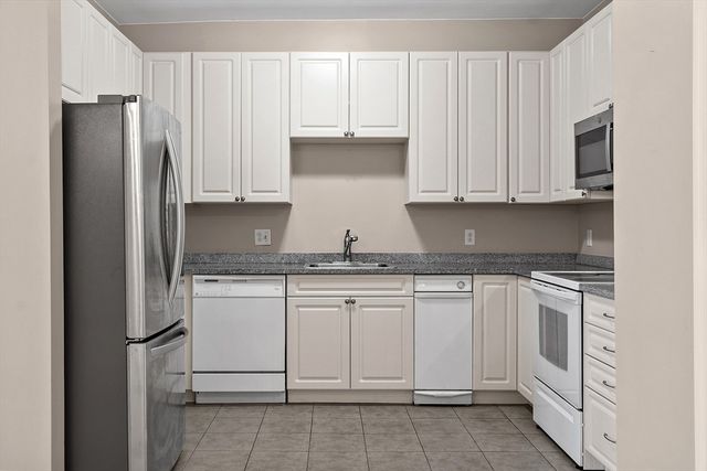 2 Harvest Dr 312, North Andover, MA 01845