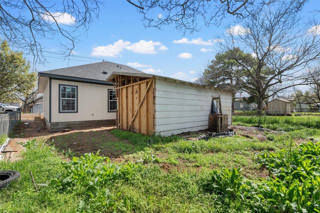 211 Lopez Street, Bellmead, TX 76705