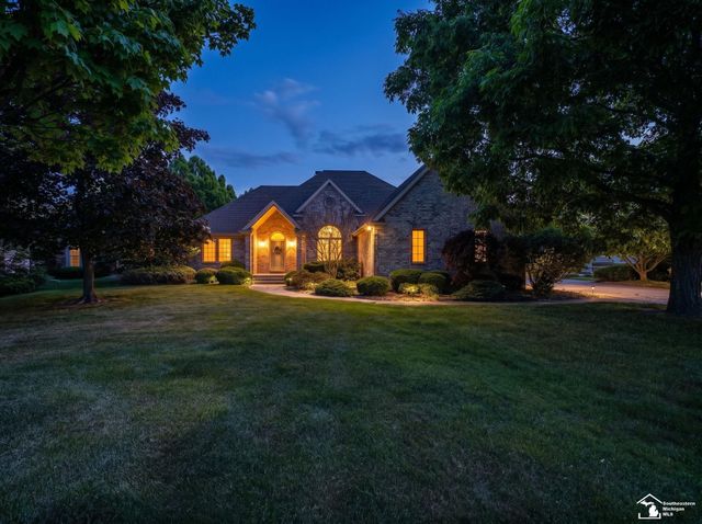 5572 Raven Parkway Drive, Monroe, MI 48161
