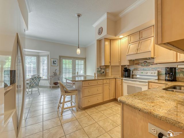 5572 Raven Parkway Drive, Monroe, MI 48161