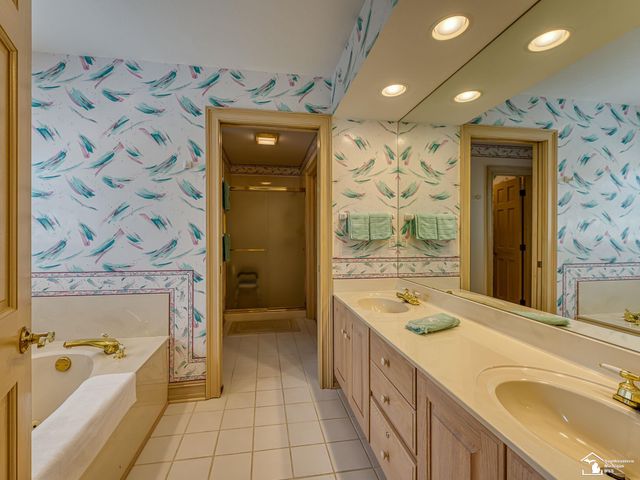 5572 Raven Parkway Drive, Monroe, MI 48161