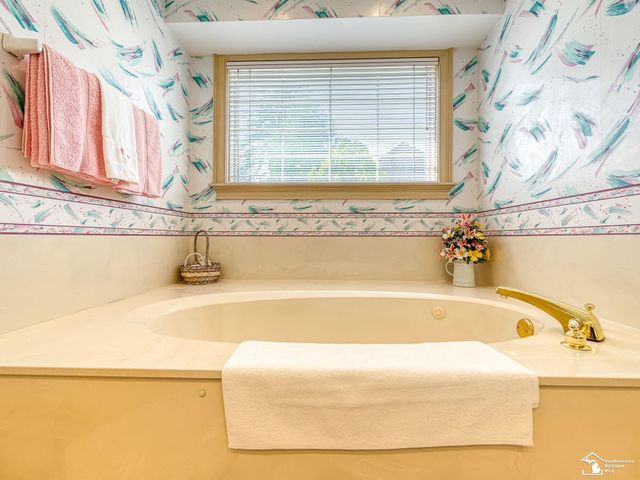5572 Raven Parkway Drive, Monroe, MI 48161