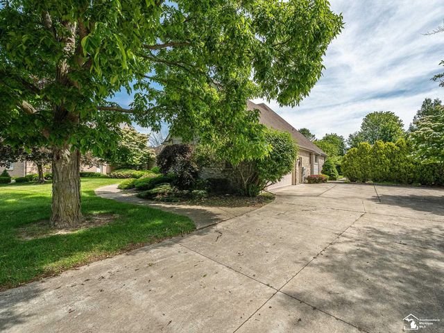 5572 Raven Parkway Drive, Monroe, MI 48161
