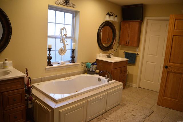 143 Rock Hill Rd, Fairfield Bay, AR 72088