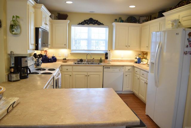 143 Rock Hill Rd, Fairfield Bay, AR 72088