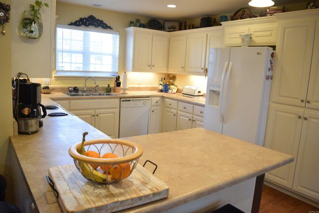 143 Rock Hill Rd, Fairfield Bay, AR 72088