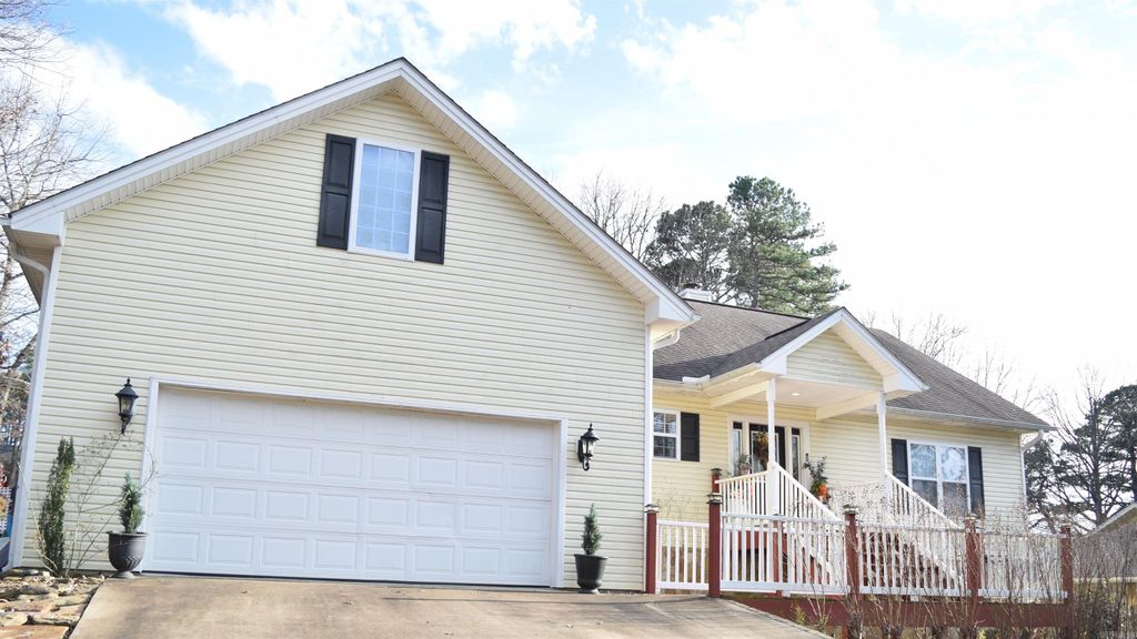 143 Rock Hill Rd, Fairfield Bay, AR 72088