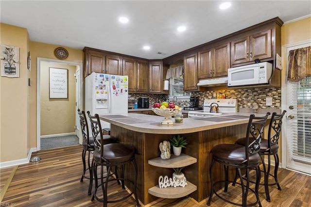 25 Old Church CIR, Portsmouth, VA 23703