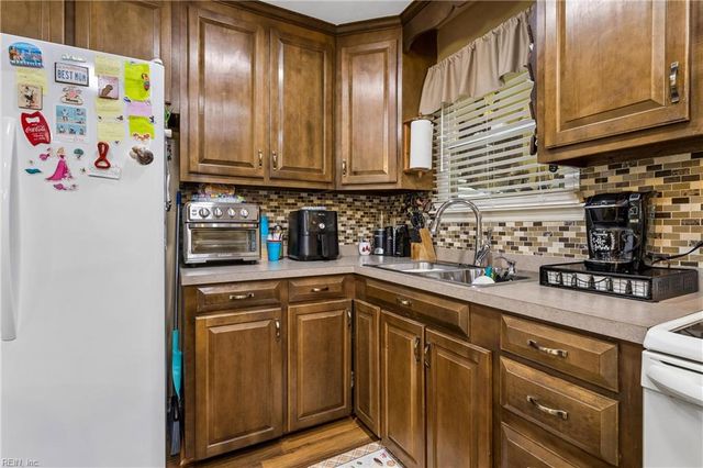 25 Old Church CIR, Portsmouth, VA 23703