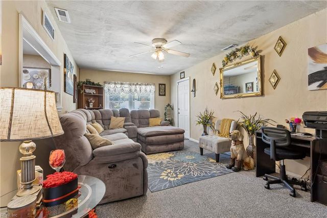 25 Old Church CIR, Portsmouth, VA 23703