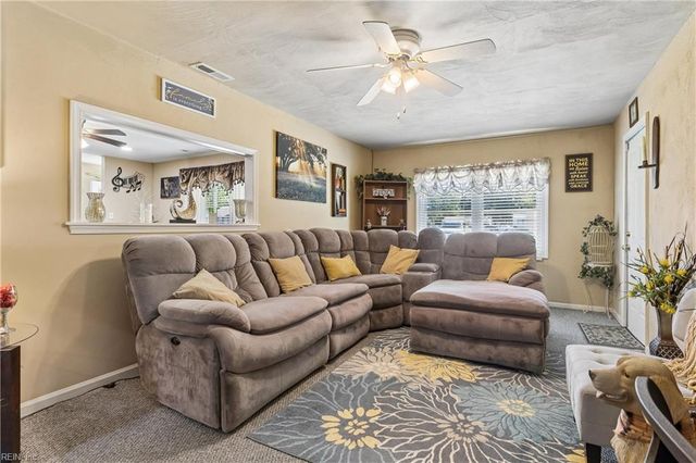 25 Old Church CIR, Portsmouth, VA 23703