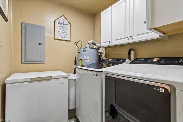 25 Old Church CIR, Portsmouth, VA 23703