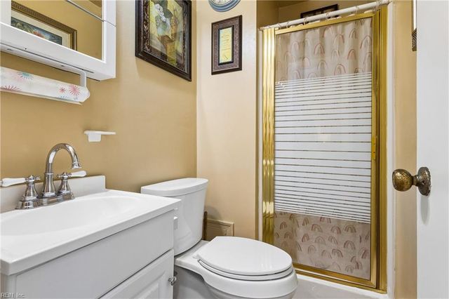 25 Old Church CIR, Portsmouth, VA 23703