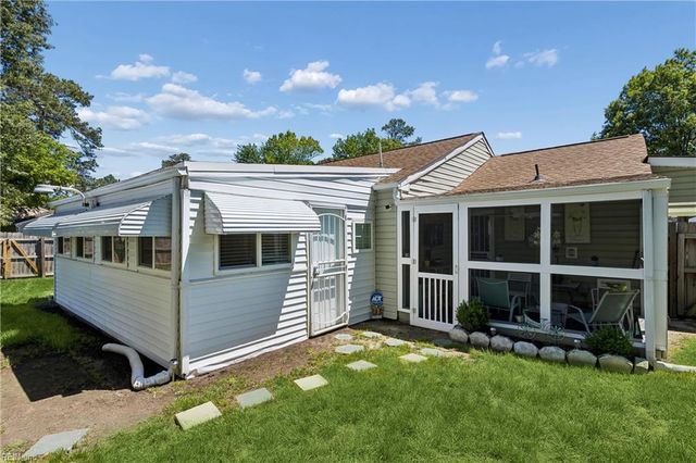 25 Old Church CIR, Portsmouth, VA 23703